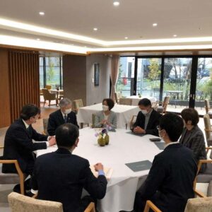 子ども支援のNPOと連携 老人ホームを「居場所」に　チャーム・ケア・コーポレーション